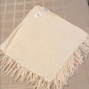 ❤️NWT! Asymmetrical Poncho Cousin Johnny Color Cream❤️